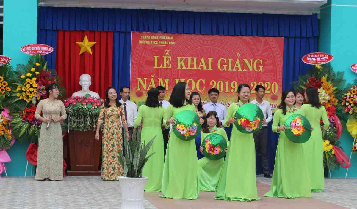 2. Văn nghệ của GV