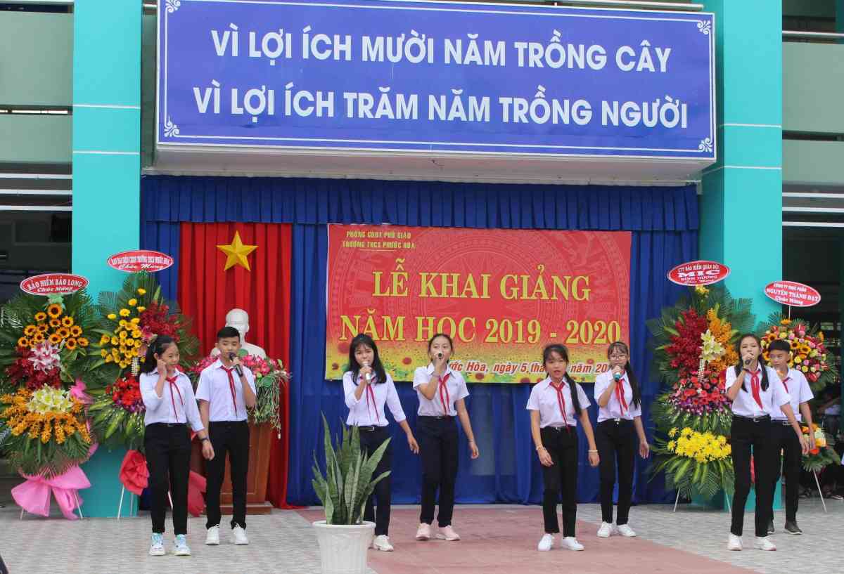 2. Văn nghệ của HS